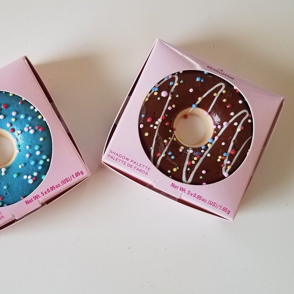 New I heart Revolution Chocolate Dipped & Bluberry Crush Donuts Palette - Picture 3 of 7